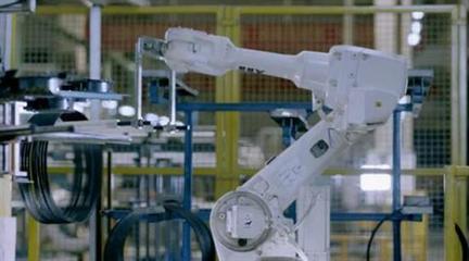 玲瓏輪胎數(shù)智化工廠入選工信部兩項重要名單，引領(lǐng)行業(yè)互聯(lián)網(wǎng)服務轉(zhuǎn)型